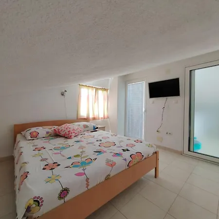 With Parking Space Pirovac, Sibenik - 27461 Appartamento